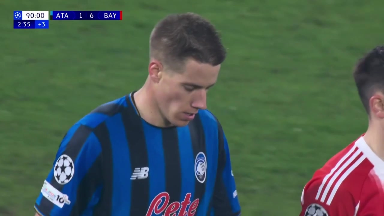 国足前场施压获定位球 王钰栋主罚直接出界