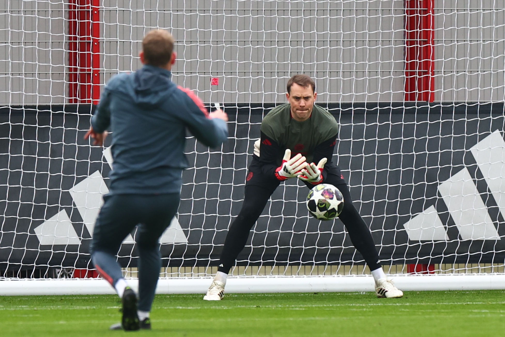 拜仁训练动态更新 诺伊尔等五人恢复部分合练