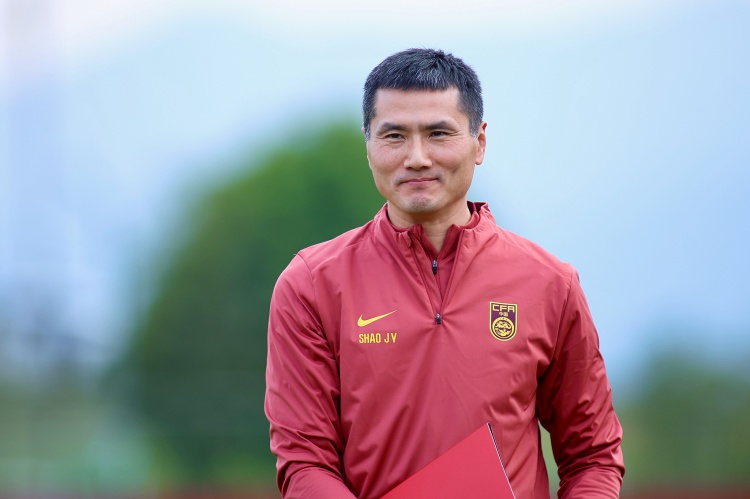 国足赛前阵型遭媒体曝光 邵佳一承认影响备战