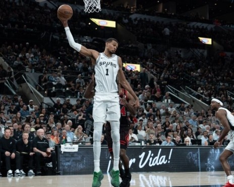 文班亚马41分赛季新高 投篮手型细节源自德克恩师 文班亚马41分赛季新高 投篮手型细节源自德克恩师