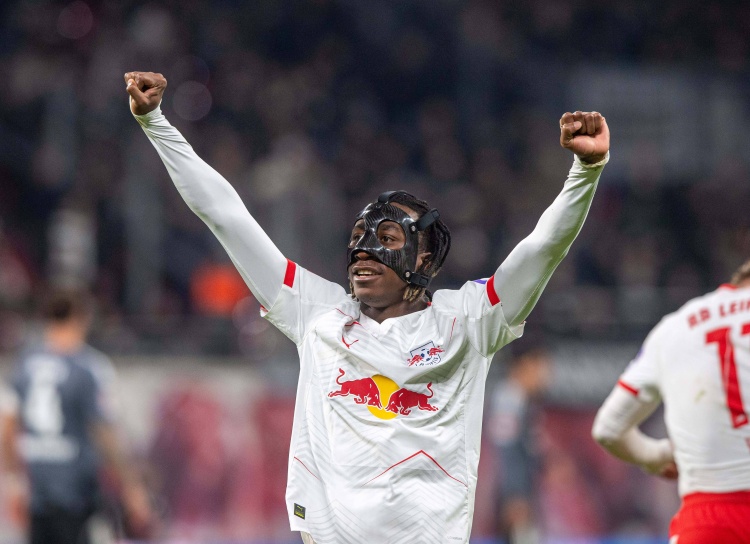 曼联引援天平倾斜 迪奥曼德身价成关键 中场补强优先级更高