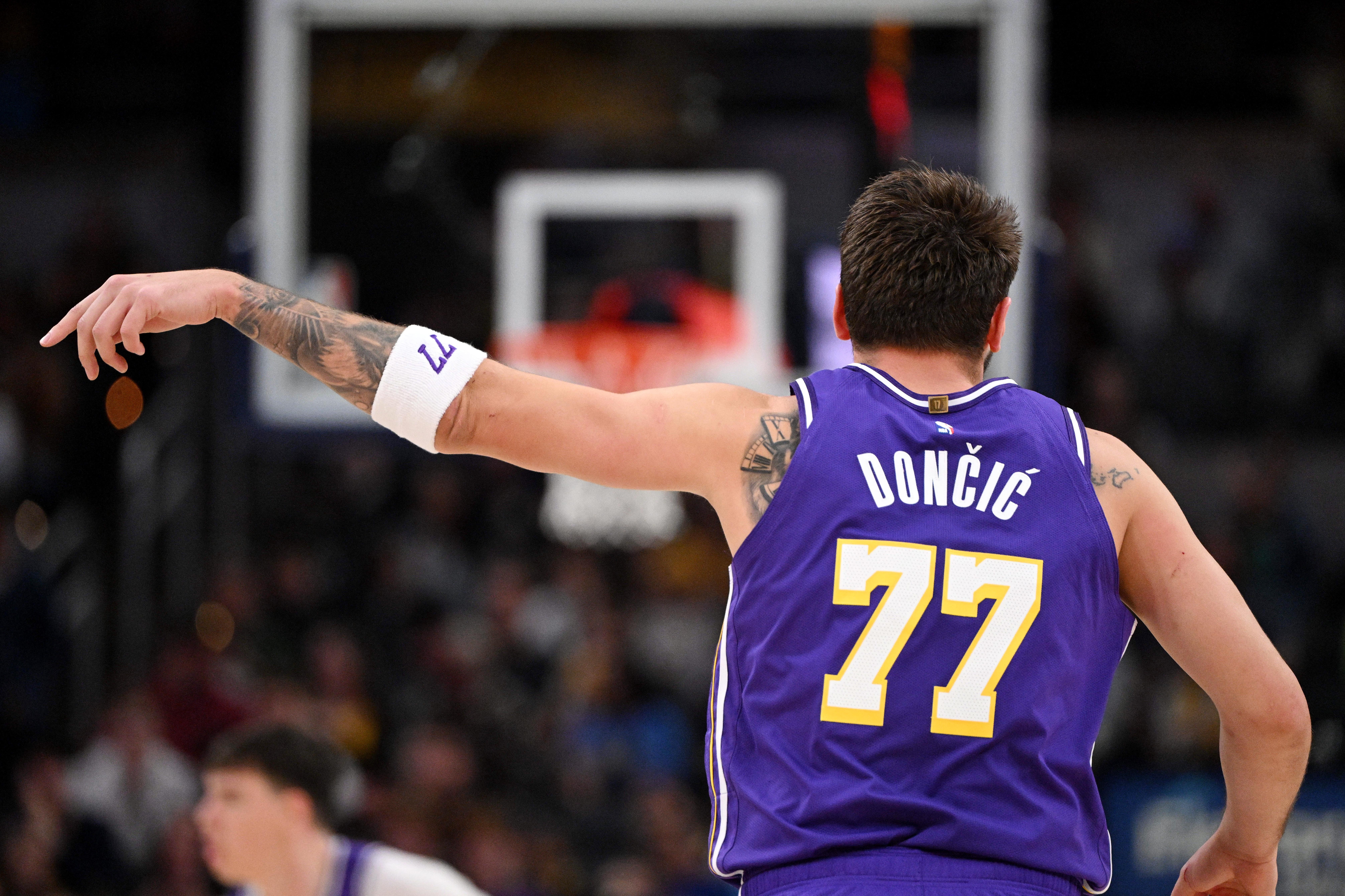 东契奇首节6中1 媒体人指其陷MVP话题包夹