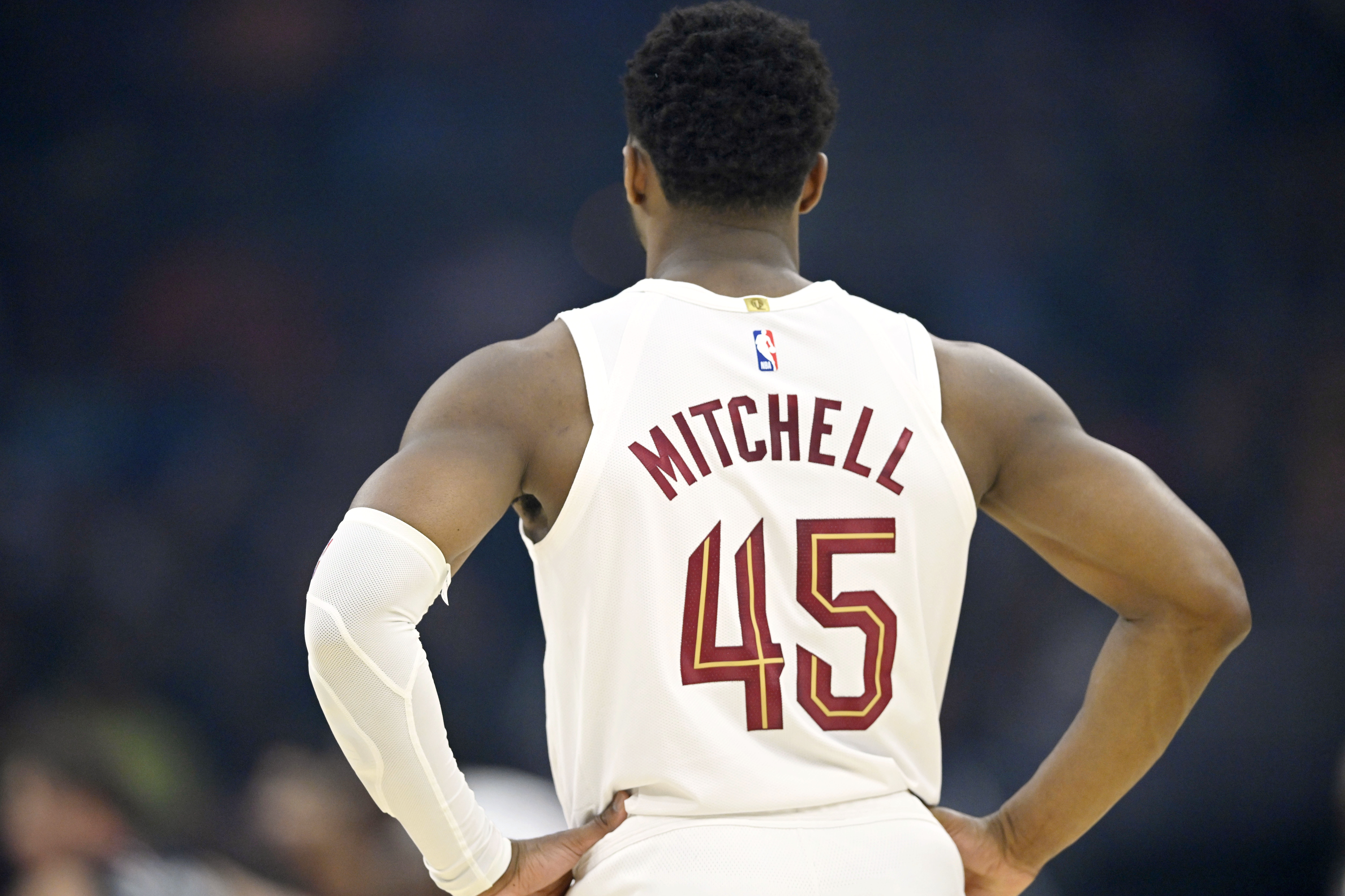 米切尔生涯九季全进季后赛 骑士客场擒勇士锁定席位