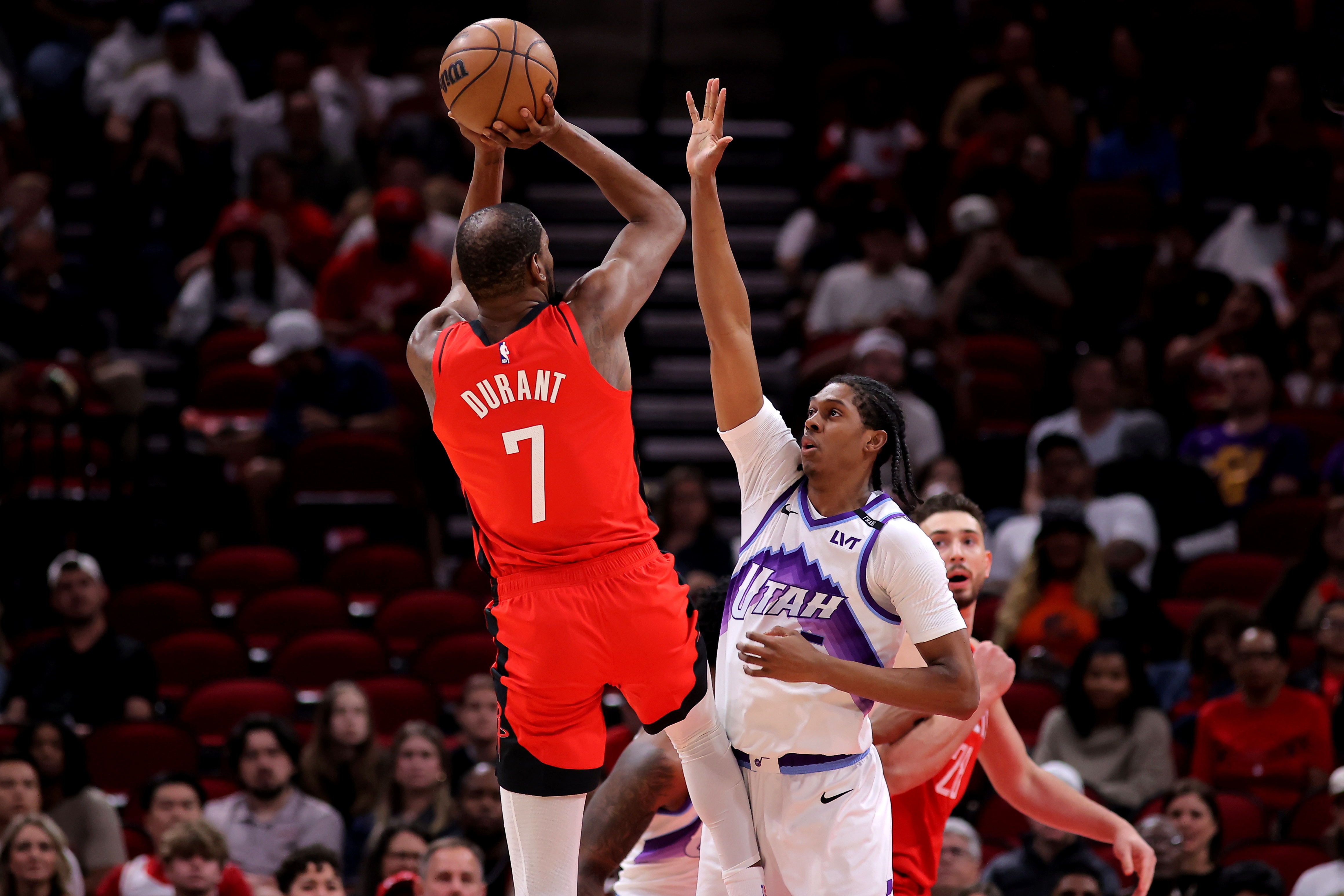 火箭五连胜锁定西部第五 距掘金仅一胜场