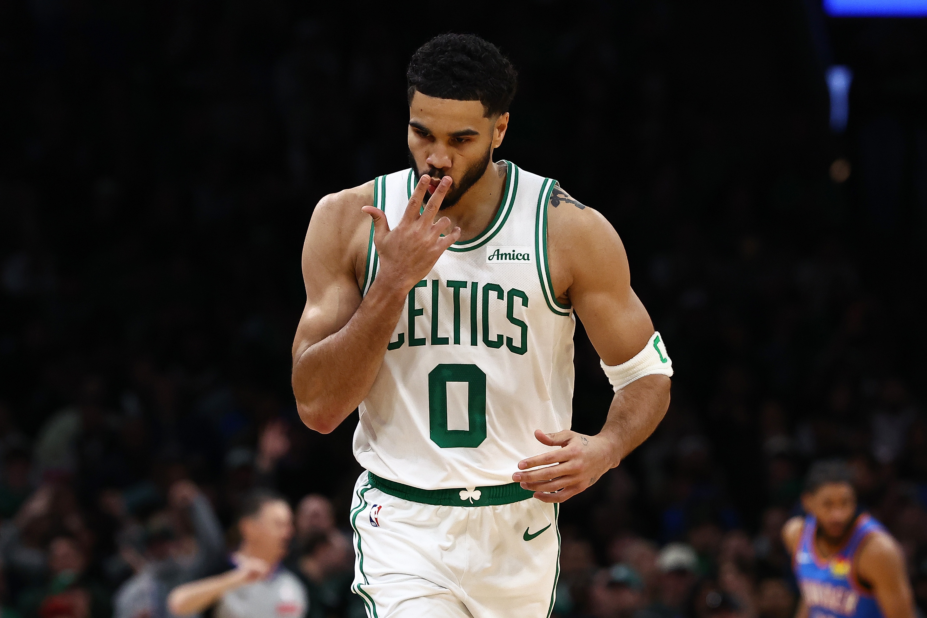 塔图姆准三双三节打卡 绿军32分大胜雄鹿