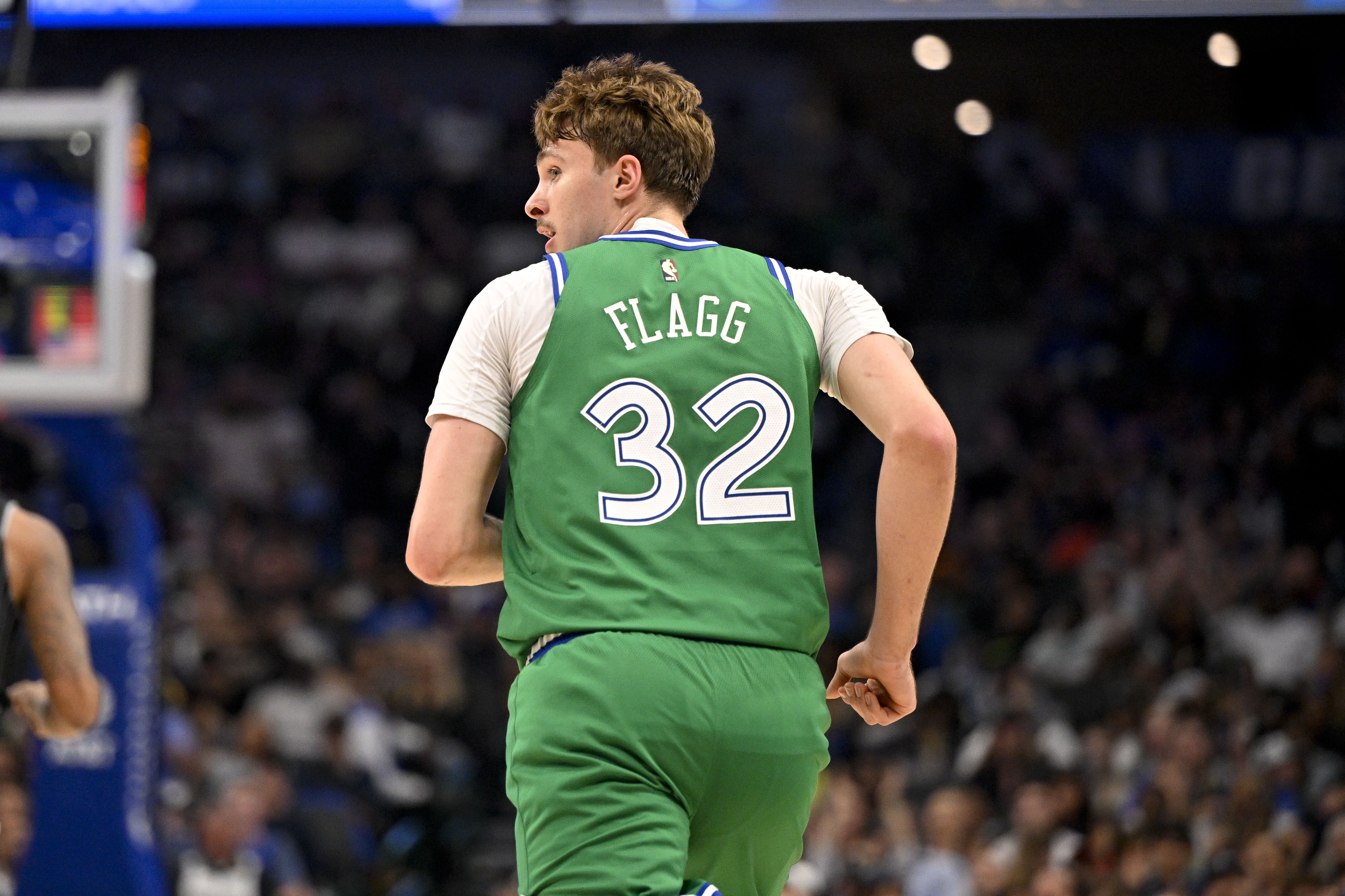 弗拉格51分创最年轻50+纪录 独行侠主场负魔术 弗拉格51分创最年轻50+纪录 独行侠主场负魔术