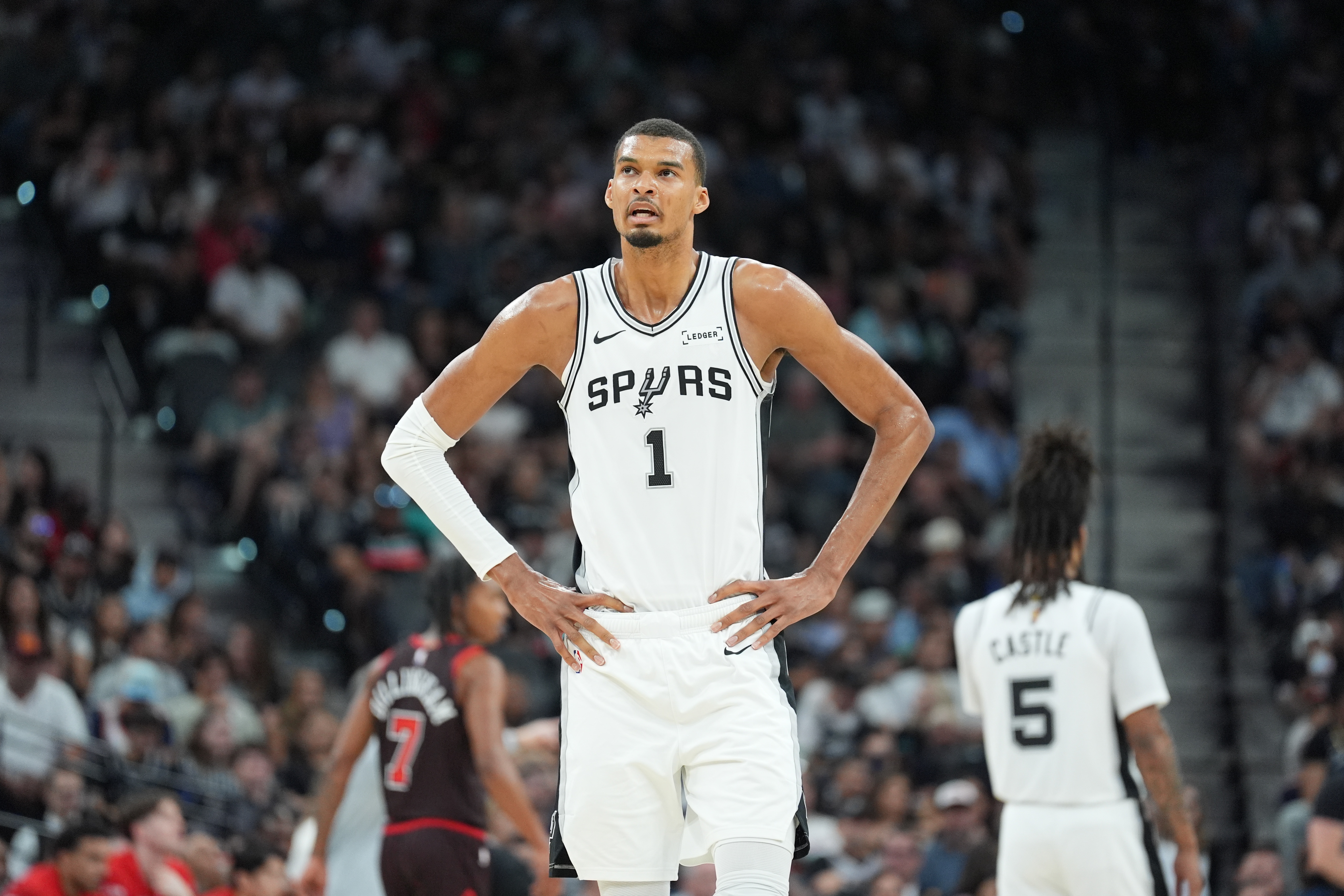 文班亚马半场15+11+4+3 马刺领先掘金7分 文班亚马半场15+11+4+3 马刺领先掘金7分