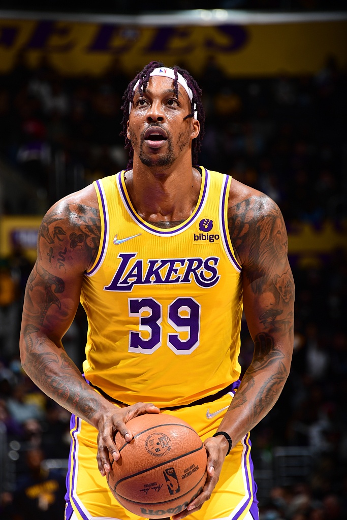 湖人里夫斯腹斜肌二级拉伤常规赛报销 霍华德社交媒体主动请缨