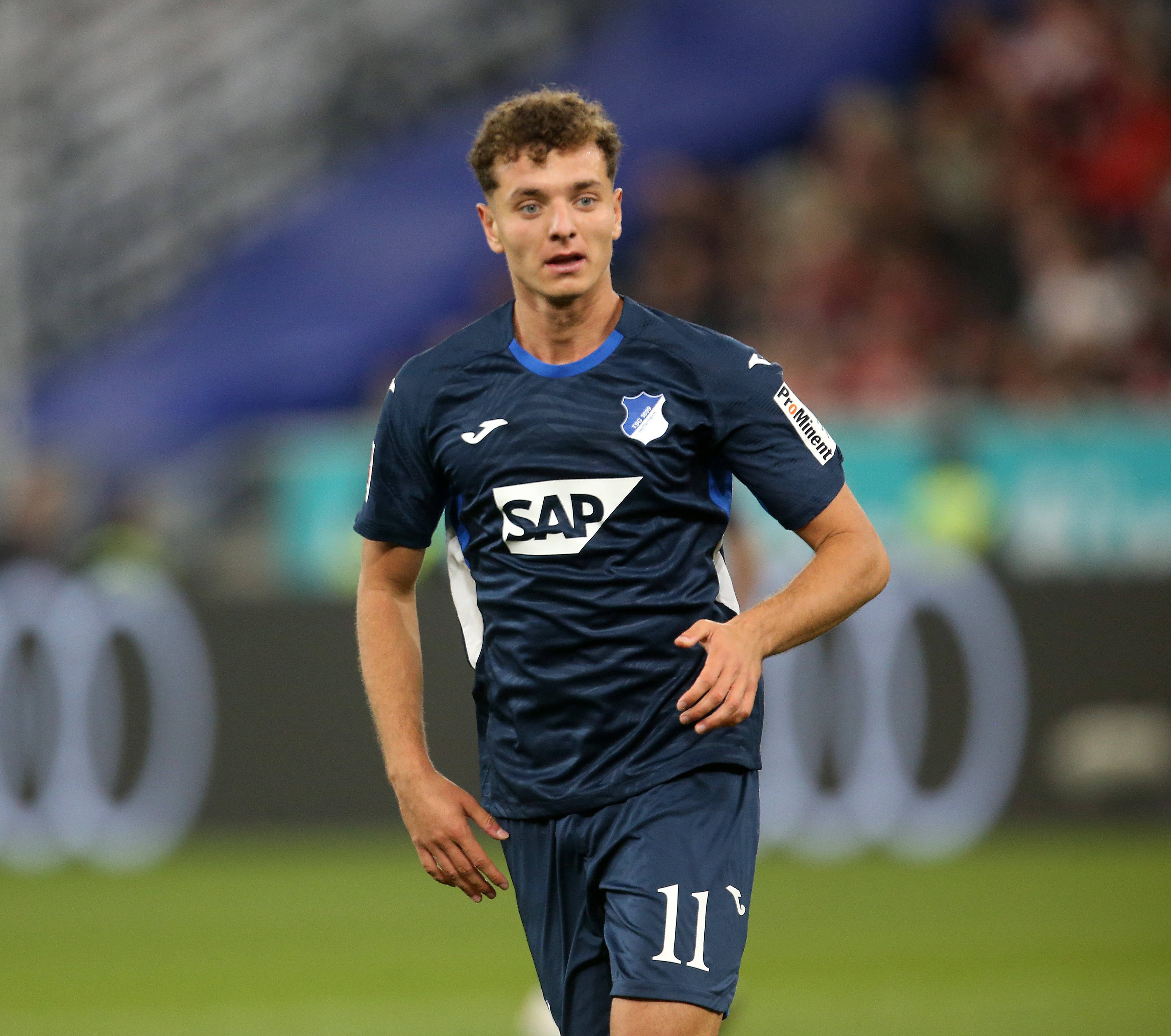 阿斯拉尼回应巴萨传闻 专注场内表现 重申儿时梦想 阿斯拉尼回应巴萨传闻 专注场内表现 重申儿时梦想