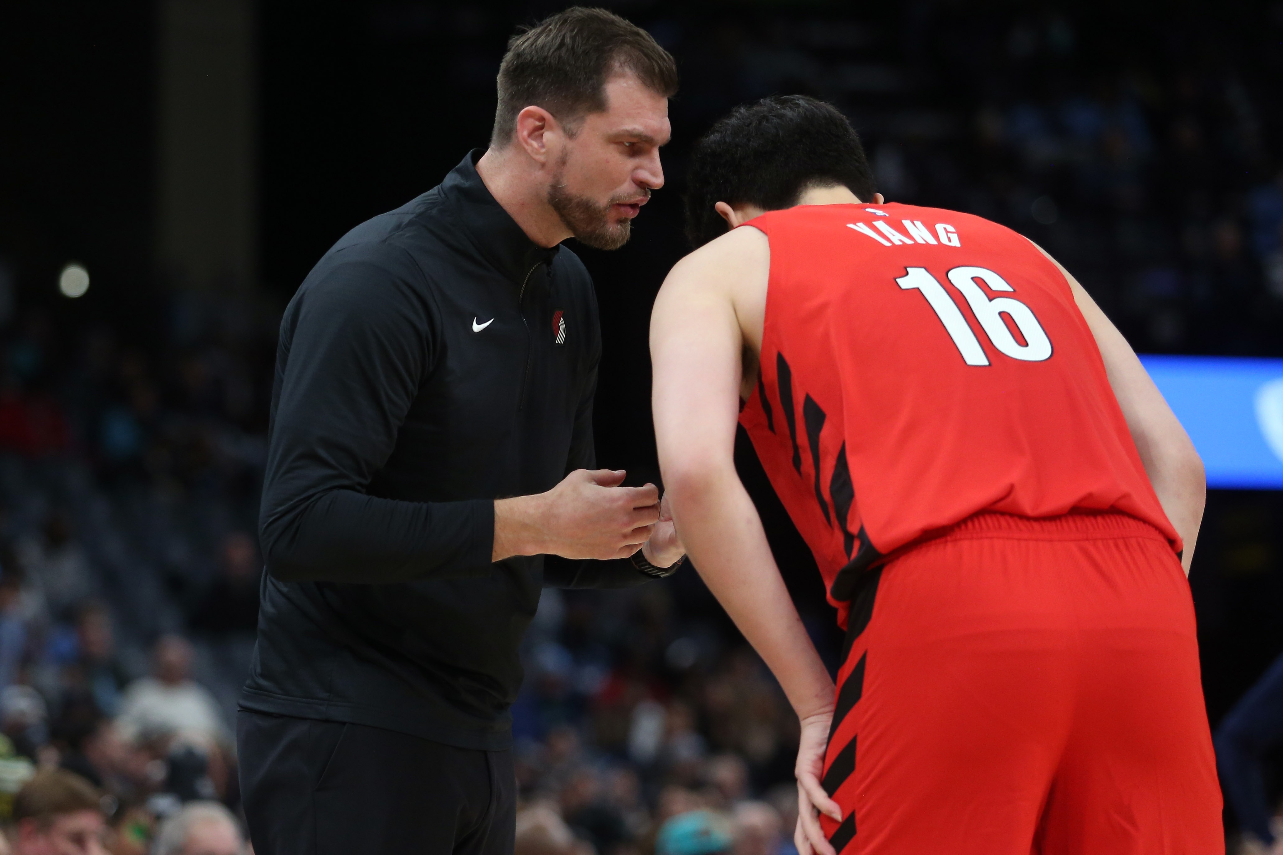 开拓者内部对杨瀚森表现不满 关键时段宁用五小阵容 开拓者内部对杨瀚森表现不满 关键时段宁用五小阵容