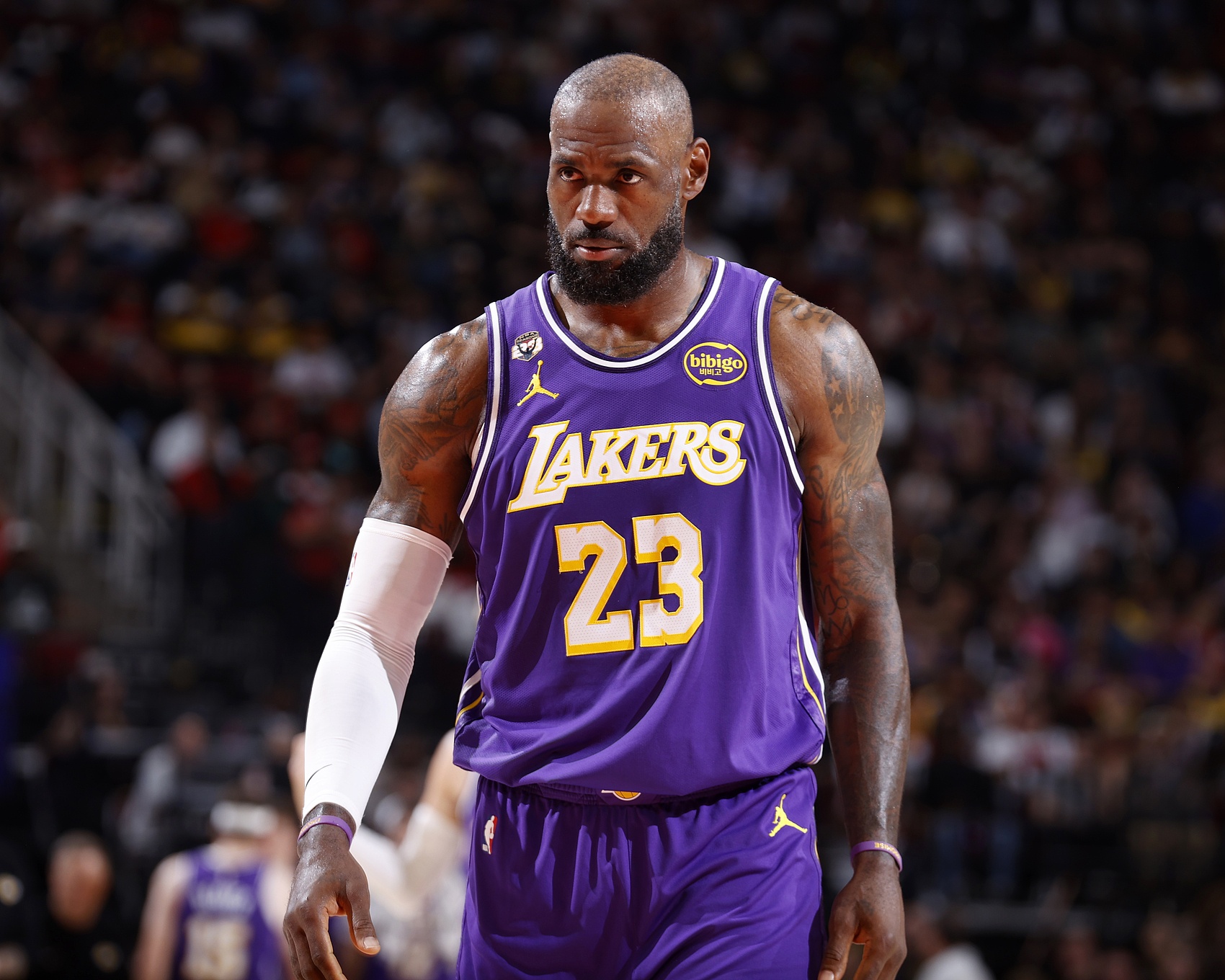 东契奇缺阵里夫斯出战存疑 詹姆斯强调团队应对