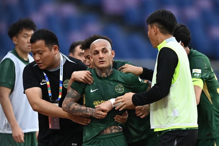 米特里策拉拽被裁暴力行为 面临至少三场停赛追罚 米特里策拉拽被裁暴力行为 面临至少三场停赛追罚