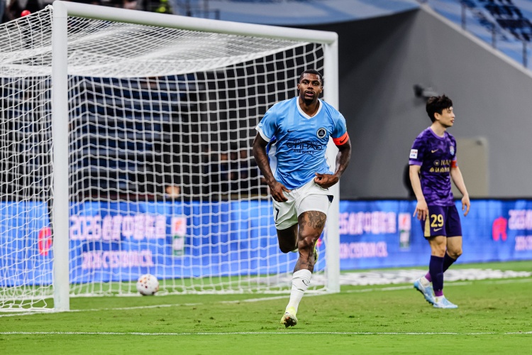 韦斯利双响创队史纪录 深圳新鹏城五球横扫武汉三镇