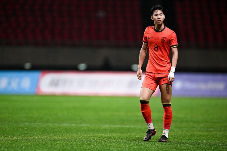 张家鸣塞尔维亚U19联赛出场达标 劳工证条件已满足