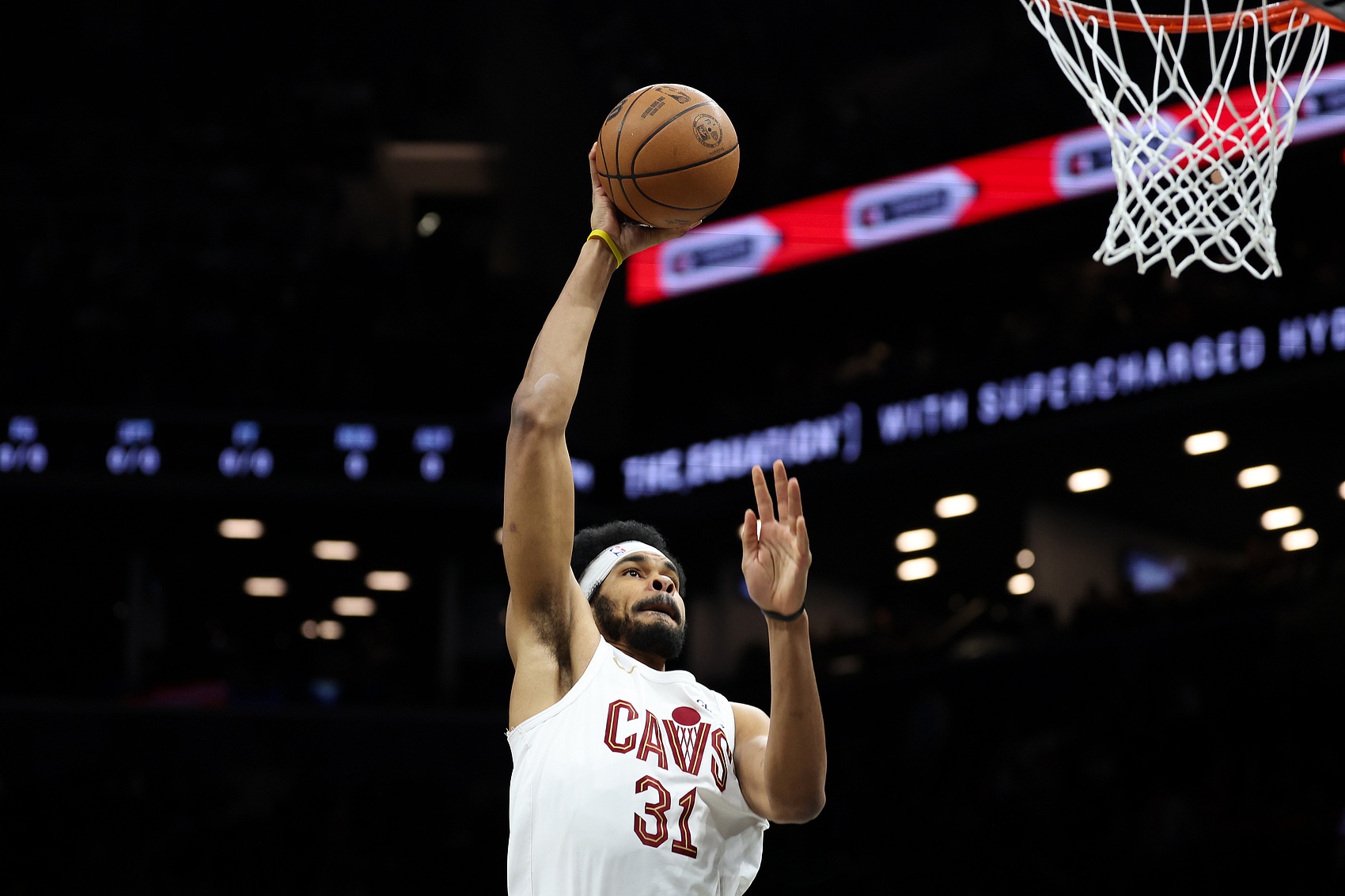 阿伦半场填满数据栏 骑士微弱领先灰熊