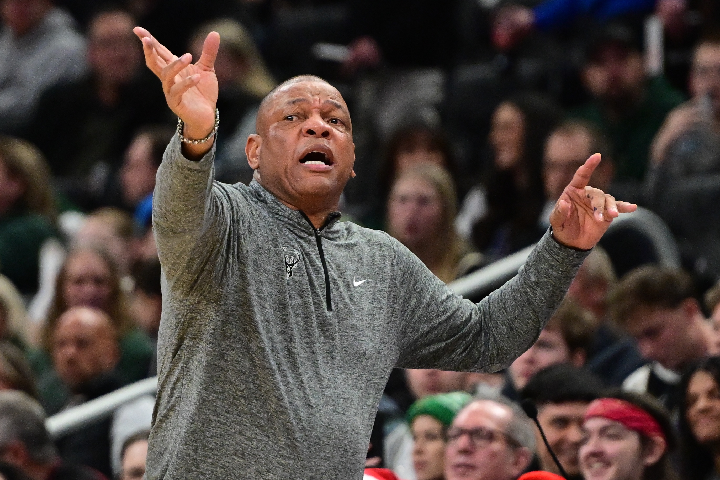 雄鹿下周定里弗斯去留 更衣室矛盾与战绩成关键