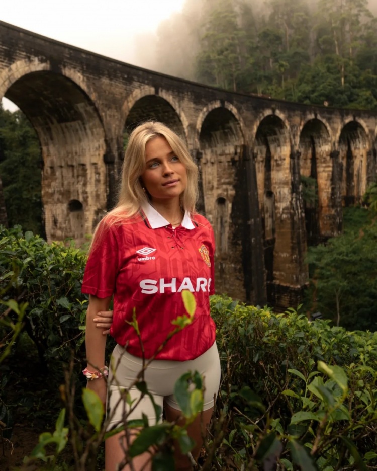 挪威网红球迷巴厘岛度假照引关注 社交媒体粉丝超30万