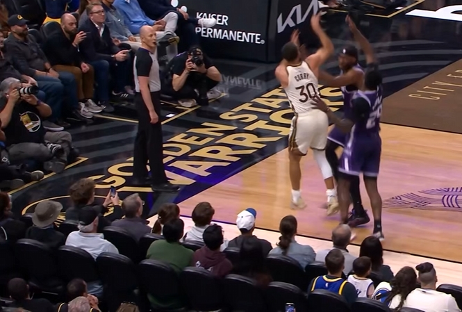 库里79秒内两度打成3+1 大通中心MVP呼声再起