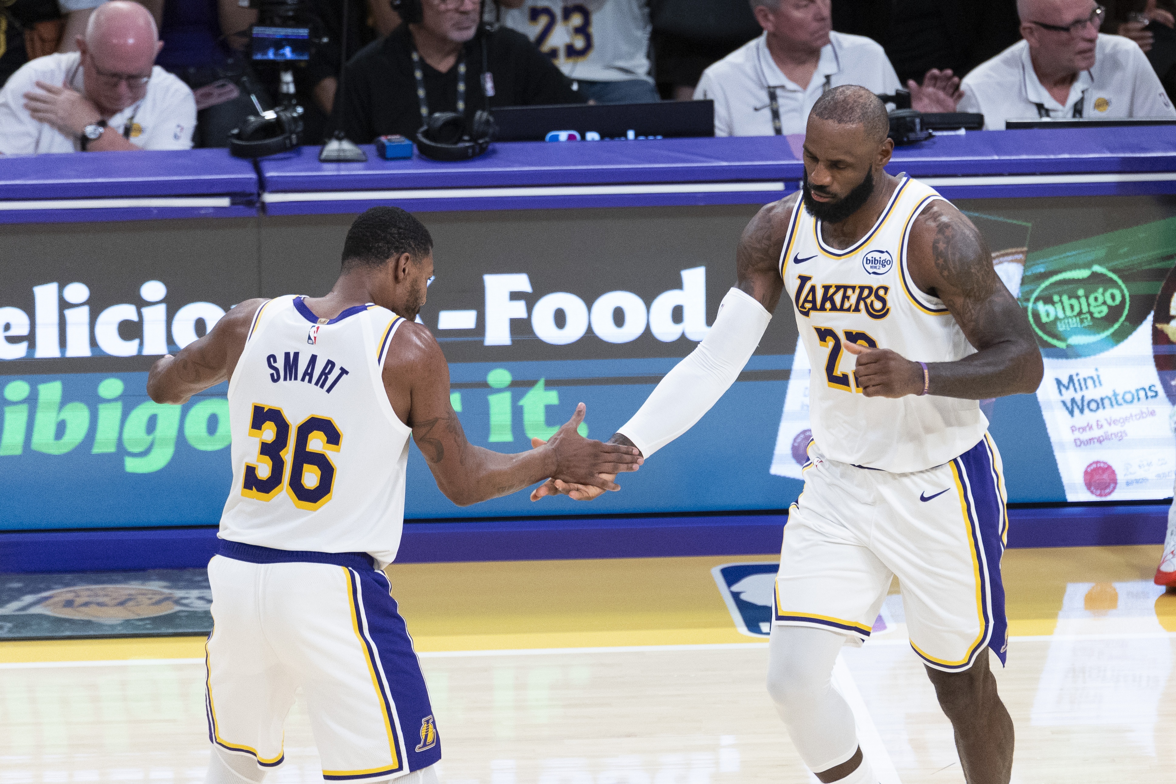 湖人常规赛末段面临詹姆斯负荷管理抉择 健康与排名的博弈 湖人常规赛末段面临詹姆斯负荷管理抉择 健康与排名的博弈