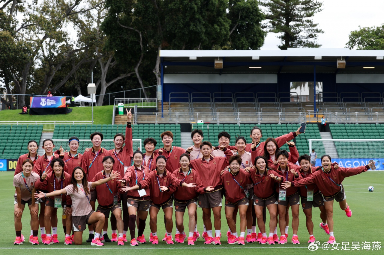 吴海燕发布女足亚洲杯更衣室影像 配文强调团队精神