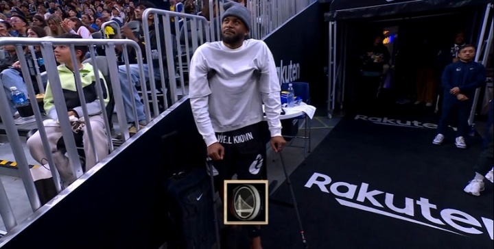 库里替补17分勇士险胜国王 穆迪术后首次现身主场获球迷欢呼