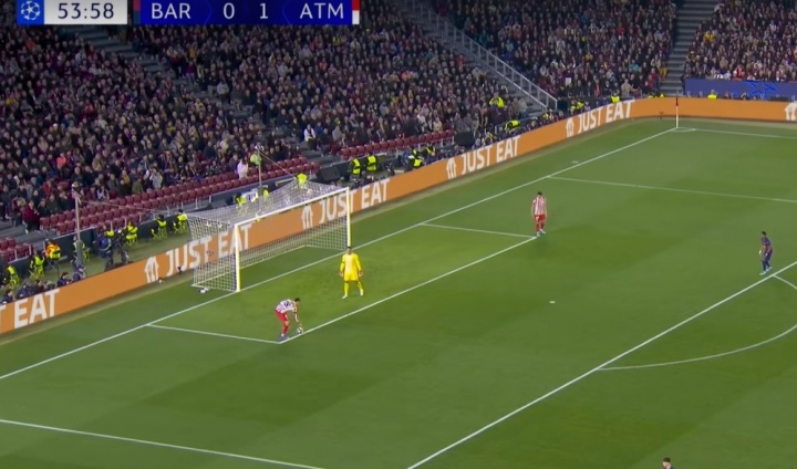 欧冠再现门将传球手接球争议 判罚尺度不一引质疑