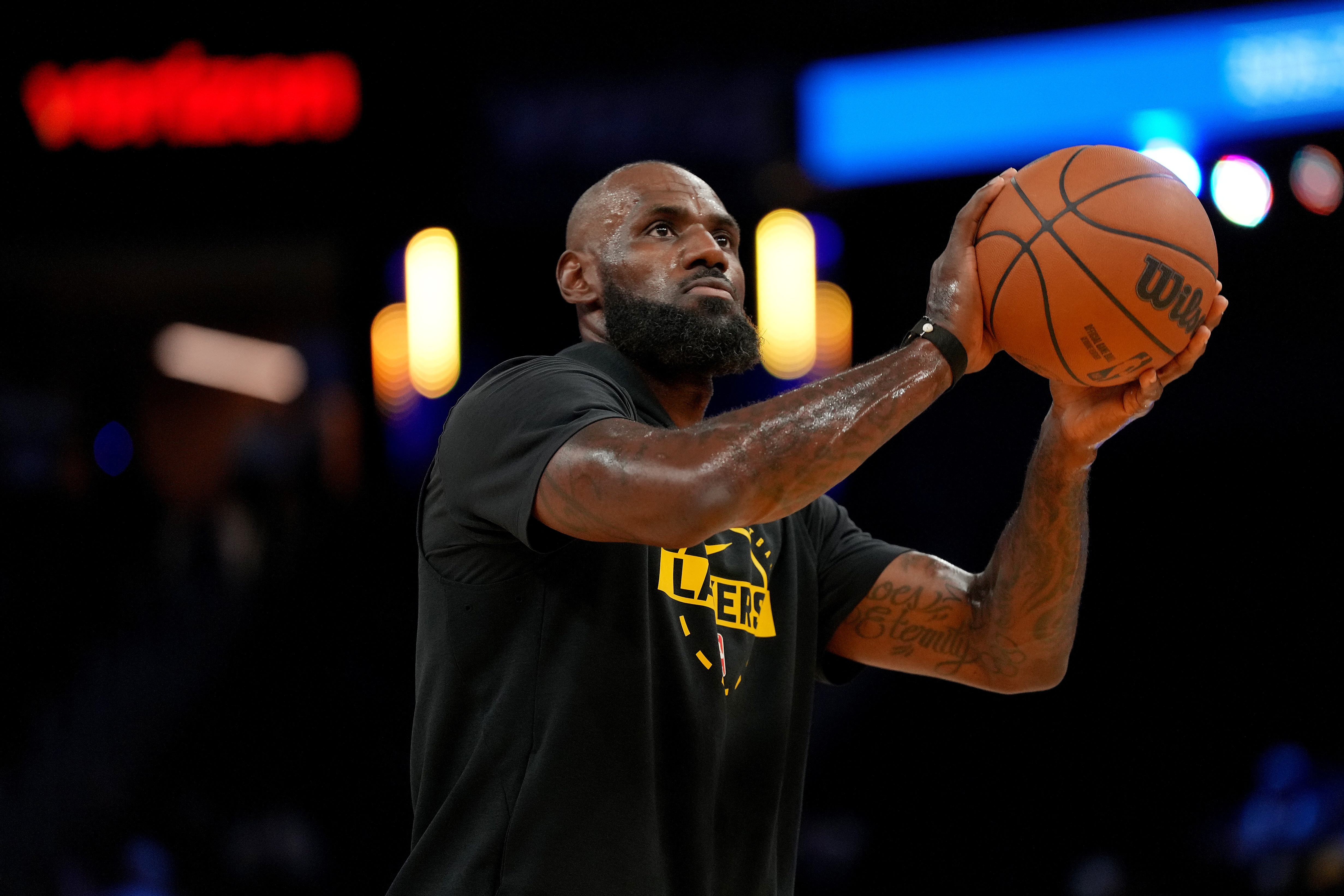 詹姆斯谈长久伟大：赛前付出与牺牲远超想象