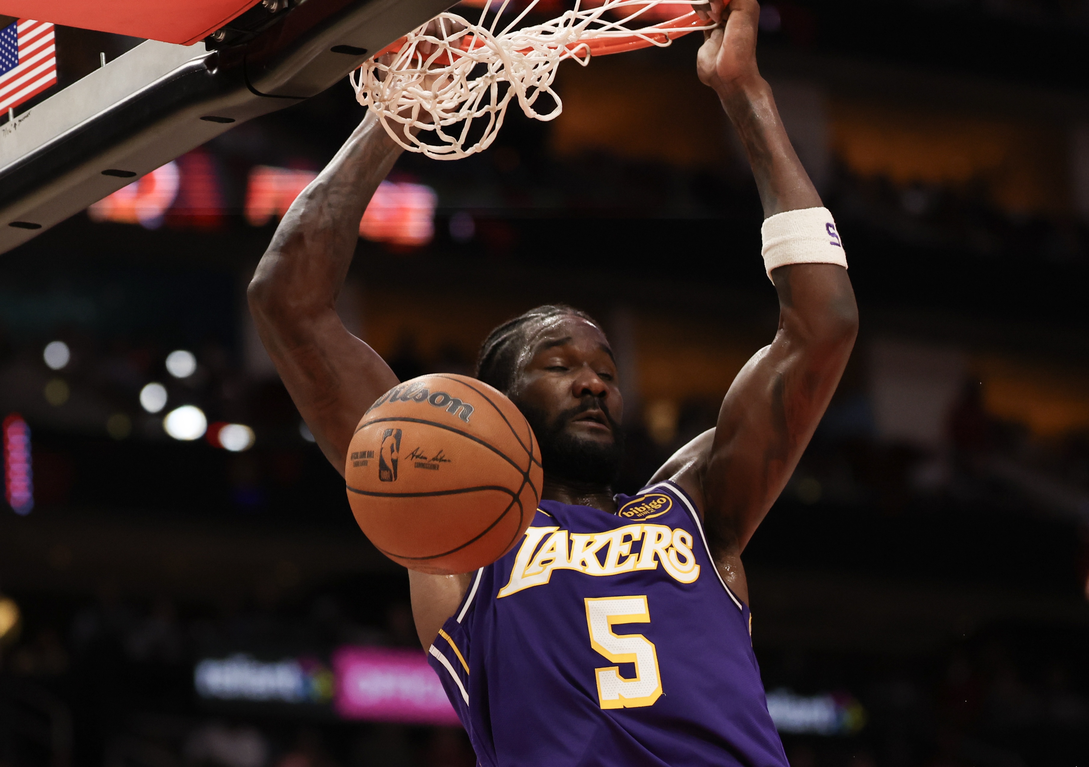 艾顿赛后不知对手 记者提前告知破坏惊喜