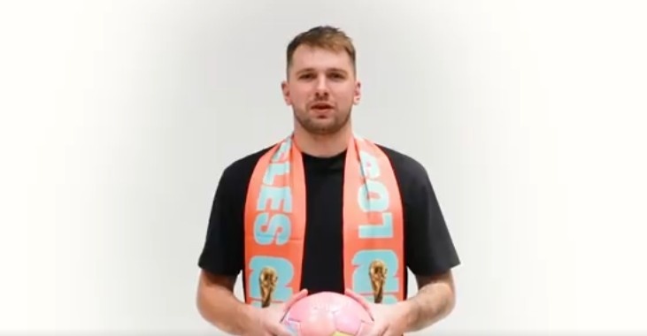 东契奇跨界组队 詹姆斯力量库里射门入选足球阵容