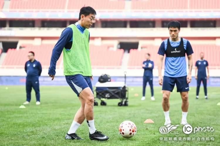 武汉三镇迎战成都蓉城 莫拉强调执行力 廖承坚谈信念