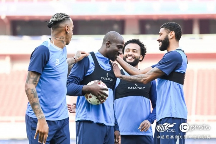 武汉三镇迎战成都蓉城 莫拉强调执行力 廖承坚谈信念