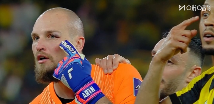 马宁亚冠关键判罚引争议 裁判专家认定漏判红牌