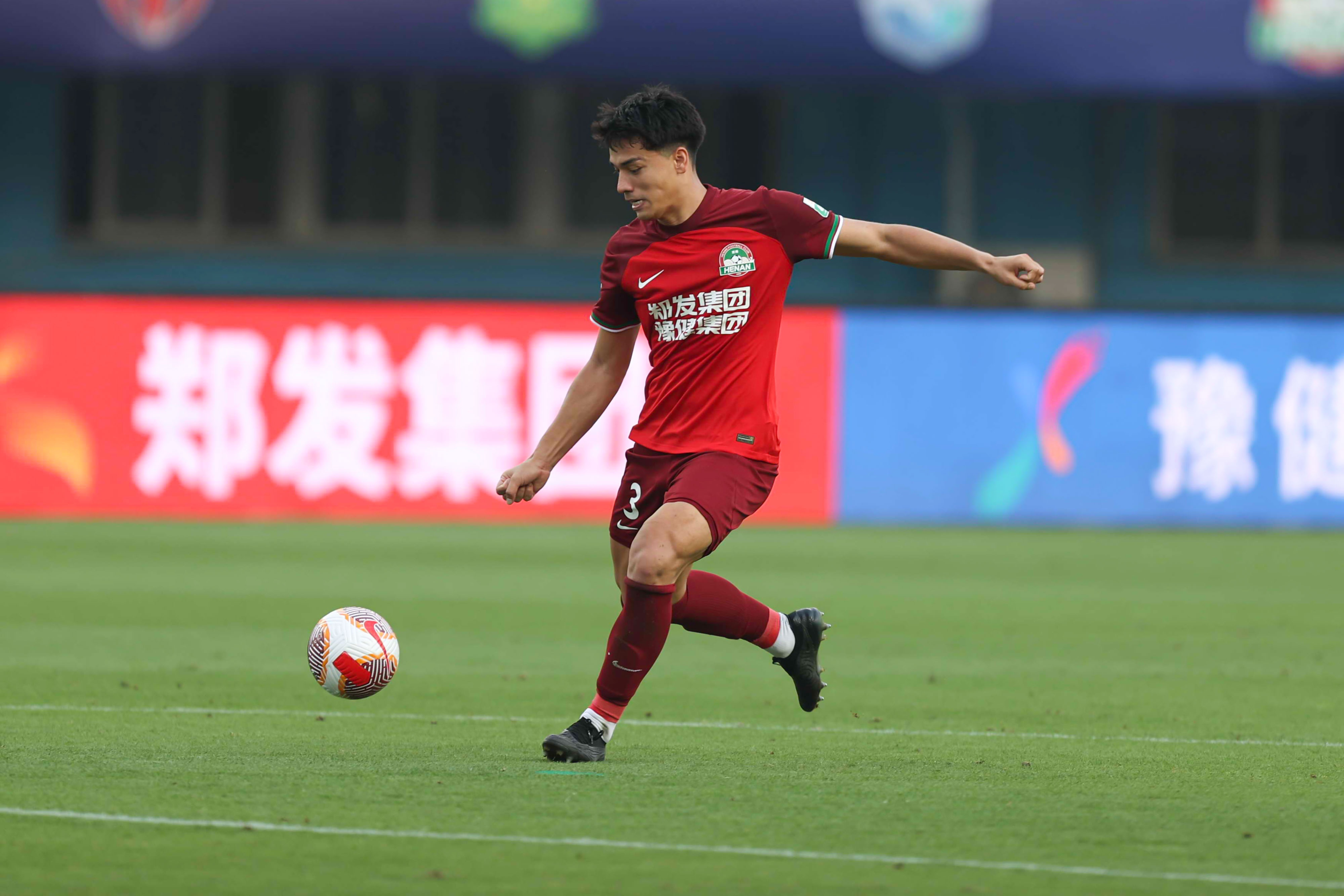 周缘德重返大连感慨万千 直言双外援中卫配置下需等待机会