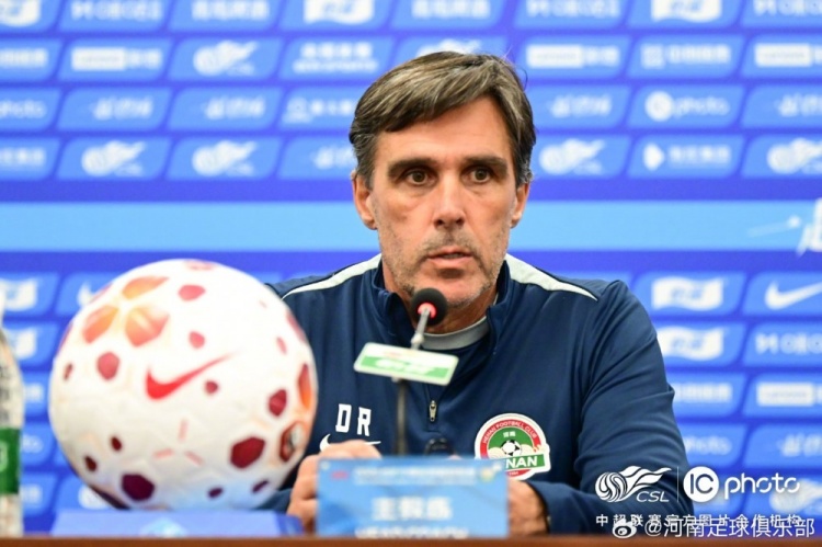 拉莫斯携迈达纳出席赛前发布会 河南队客战青岛西海岸