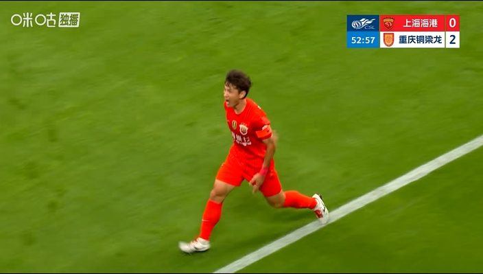 王燊超抗议判罚染黄 海港边卫与裁判激烈交流