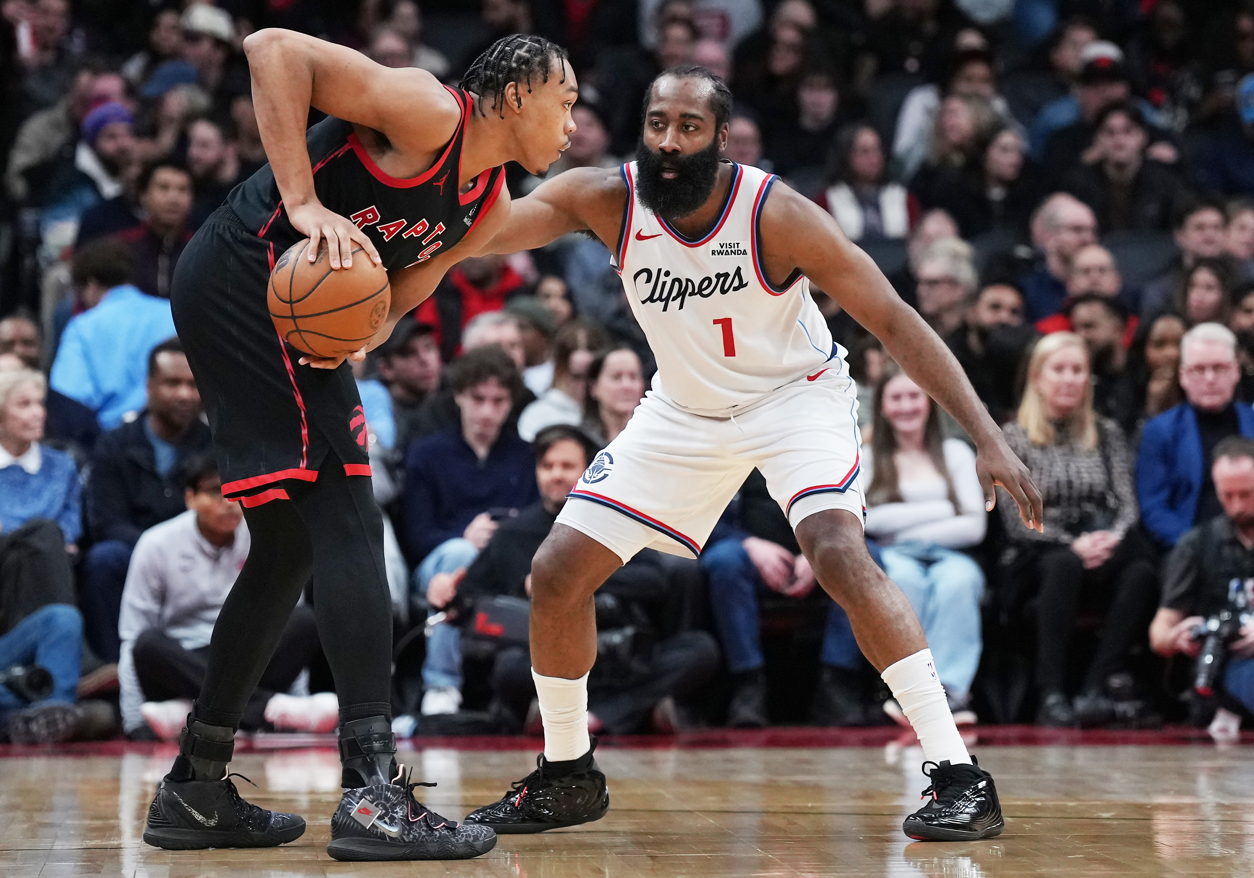 季后赛首轮G1观察：雷霆统治力初显 文班亚马颠覆认知