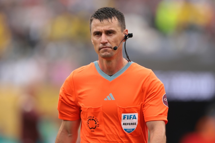 亚足联官方公布亚冠决赛裁判名单：马宁任第四官员，周飞任边裁