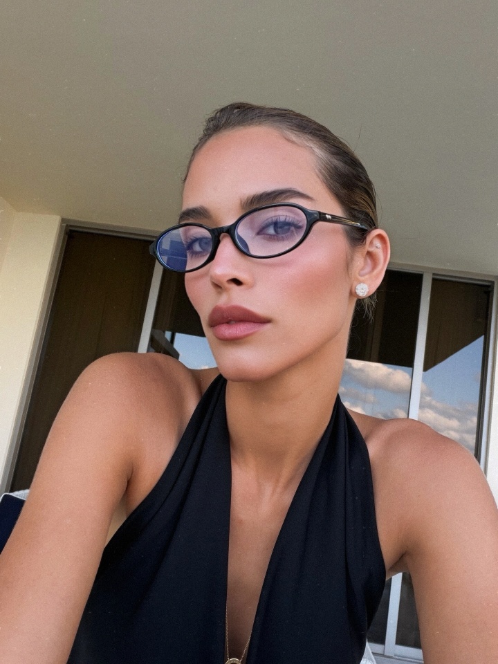 瓦尔加内衣T台秀 足坛伴侣动态一网打尽