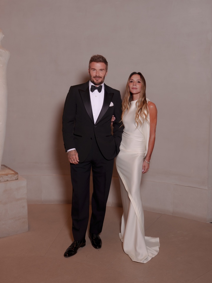 瓦尔加内衣T台秀 足坛伴侣动态一网打尽