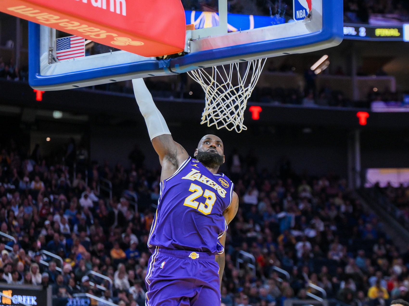 阿里纳斯爆粗炮轰假湖蜜：勒布朗应受救世主待遇 见过科比带队多烂吗