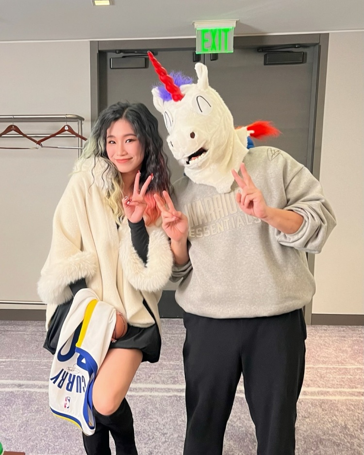网红shulunc晒与克莱合影引发争议 本人称对分手事件不知情