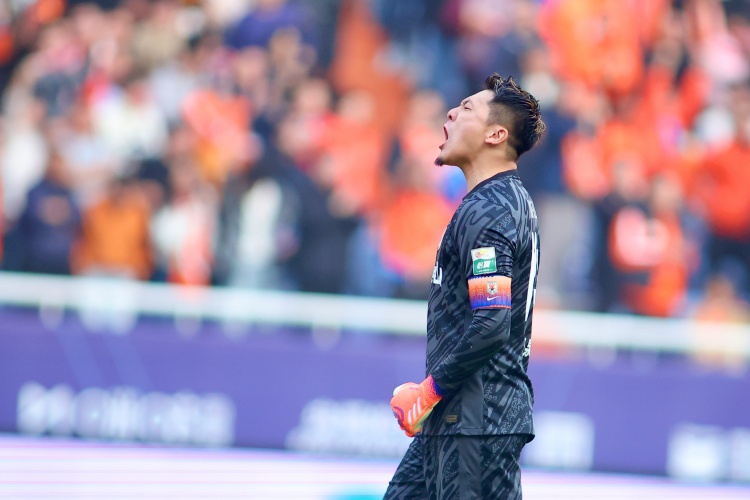 王大雷：变阵四后卫效果不错，泰山4-1终结申花
