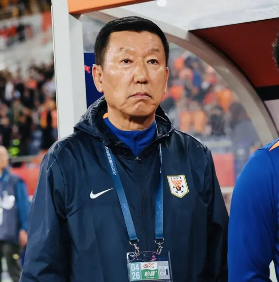 泰山0-1申花两连败落后7分 崔康熙变阵无效右路新人成短板 泰山0-1申花两连败落后7分 崔康熙变阵无效右路新人成短板