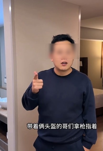 墨西哥世界杯揭幕战前:中国球迷机场外遭持枪抢劫,护照现金被抢,警察到场先索贿